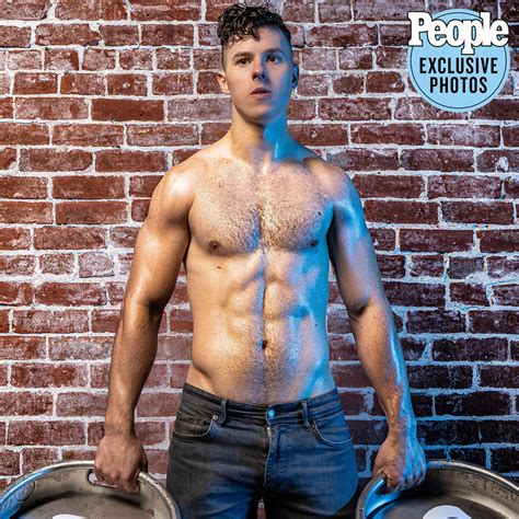 nolan gould desnudo|Lukes bisexuality : r/Modern